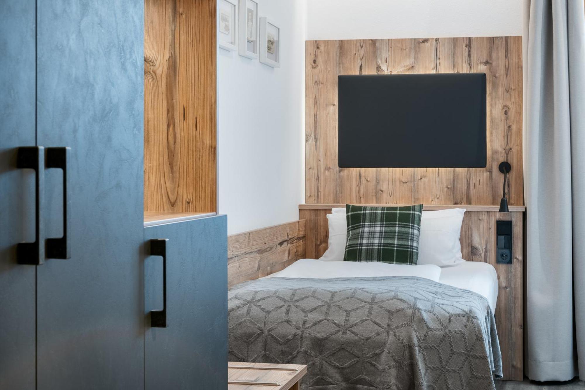Neuer Am Hotel 3*